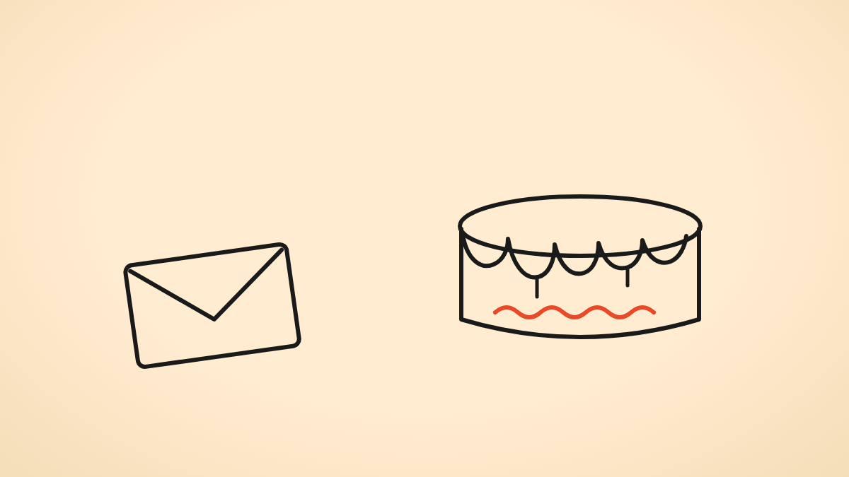 Inktlijntekening van een gesloten envelop naast een lage brede cake met golvende glazuurrand, met één koraalrode golflijn als boodschap op de zijkant van de cake.