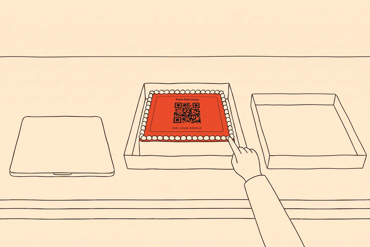 AI-beeld: de doos staat open op het bureau. Op de cake staat het ontwerp, met in het midden een QR-code.